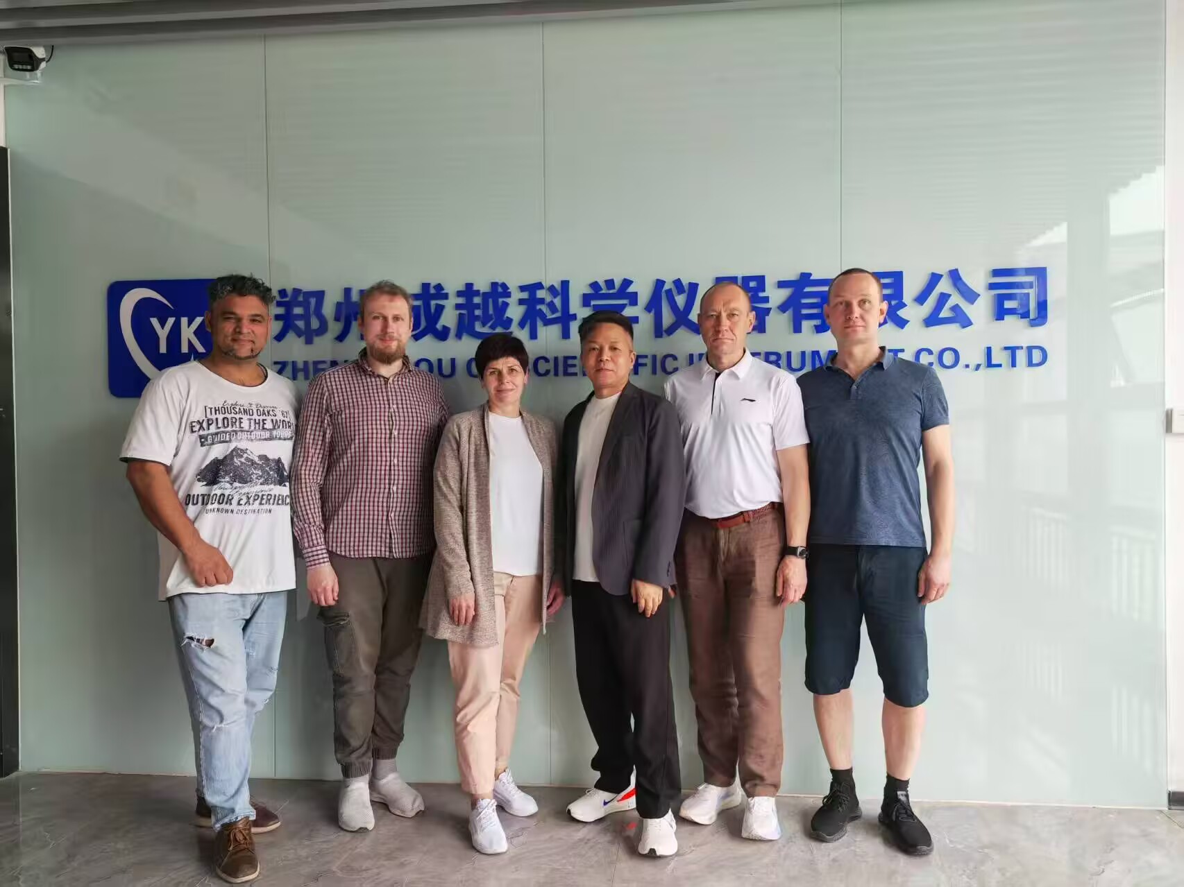 白俄羅斯客戶驗(yàn)收磁控濺射鍍膜儀