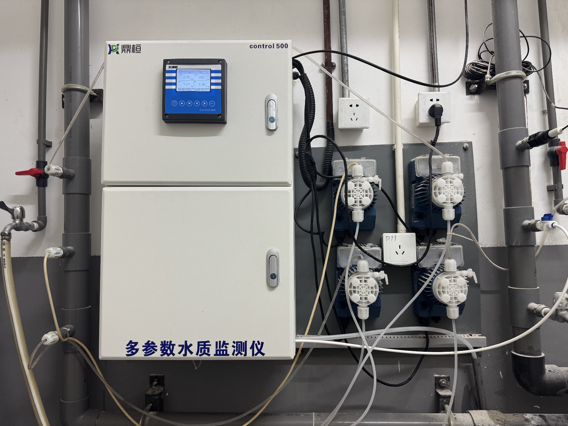 上海某实验学校选用鼎桓Control 500多参数水质监测仪
