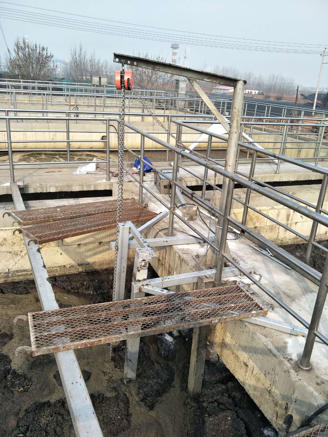 潛水?dāng)嚢铏C(jī)帶水安裝的便捷性