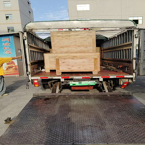 出口三台设备.png 新年新启程:环境可靠性测试设备交付开启!