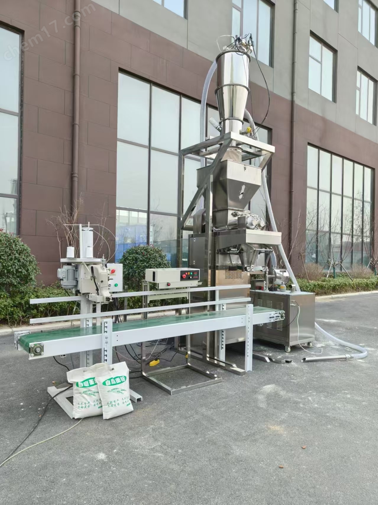 638788620758091243941.jpg 麩皮飼料25-50千克大袋定量包裝秤